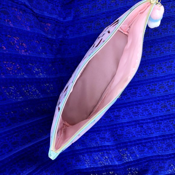 SOLD!! Nicole Miller NYC Extra Large Cosmetic Bag - Picture 5 of 7